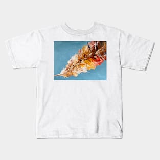 Feather pouring paint Kids T-Shirt